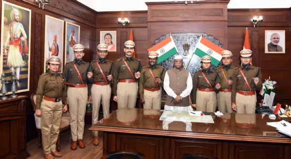 राज्यपाल से भारतीय पुलिस सेवा के प्रशिक्षु अधिकारियों ने मुलाकात की राज्यपाल से भारतीय पुलिस सेवा के प्रशिक्षु अधिकारियों ने मुलाकात की