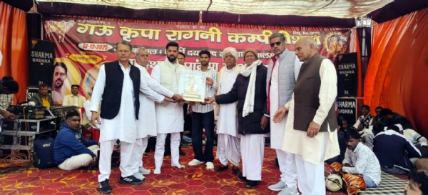 भव्य बिश्नोई का स्वागत करते आयोजक। भव्य बिश्नोई का स्वागत करते आयोजक।