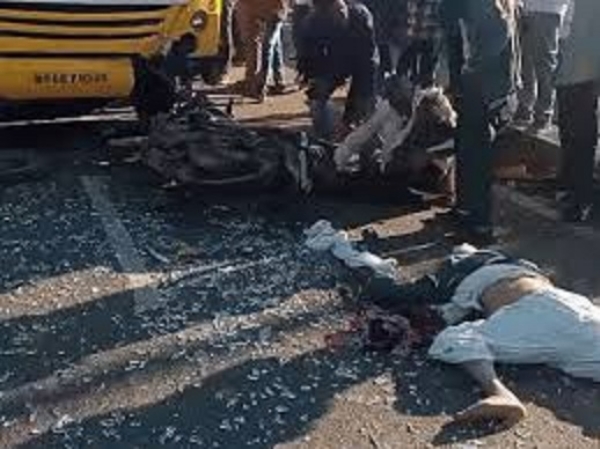 स्कूल बस और बाइक की भिड़ंत में काका-भतीजे की मौत स्कूल बस और बाइक की भिड़ंत में काका-भतीजे की मौत