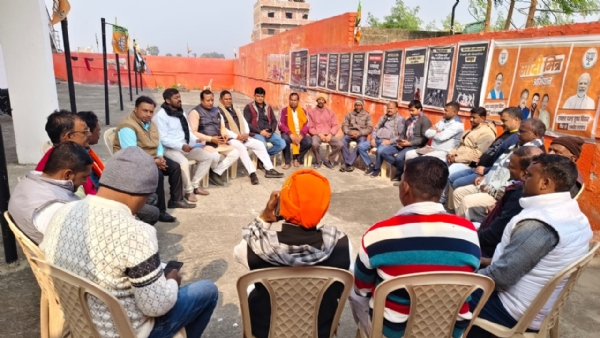 बैठक में नेतागण बैठक में नेतागण