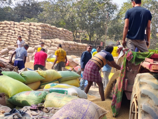 धान खरीदी केंद्र धान खरीदी केंद्र