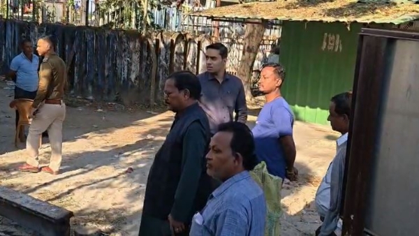 गाजोलडोबा बाजार का अधिकारियों के साथ निरीक्षण करते खगेश्वर राय गाजोलडोबा बाजार का अधिकारियों के साथ निरीक्षण करते खगेश्वर राय