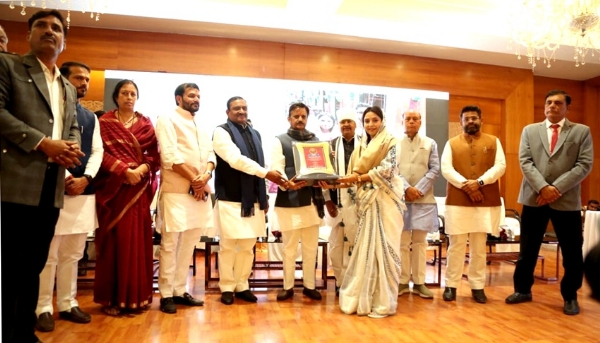 बुंदेलखंड यंग अचीवर्स अवॉर्ड 2025 में शामिल हुए उप मुख्यमंत्री राजेन्द्र शुक्ल बुंदेलखंड यंग अचीवर्स अवॉर्ड 2025 में शामिल हुए उप मुख्यमंत्री राजेन्द्र शुक्ल