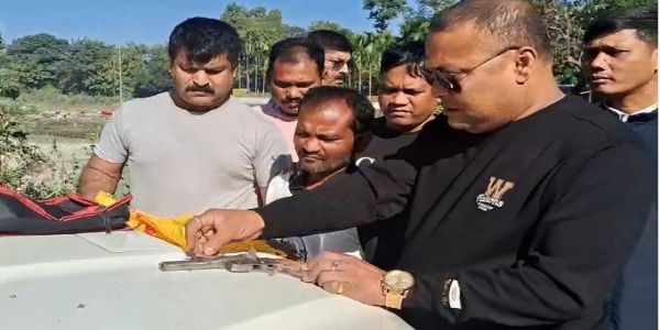 आग्नेयास्त्र के साथ व्यक्ति गिरफ्तार