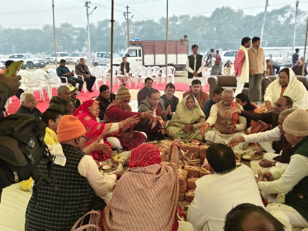 विश्व हिन्दू परिषद के माघ मेला शिविर के भूमि पूजन कार्यक्रम का छाया चित्र विश्व हिन्दू परिषद के माघ मेला शिविर के भूमि पूजन कार्यक्रम का छाया चित्र