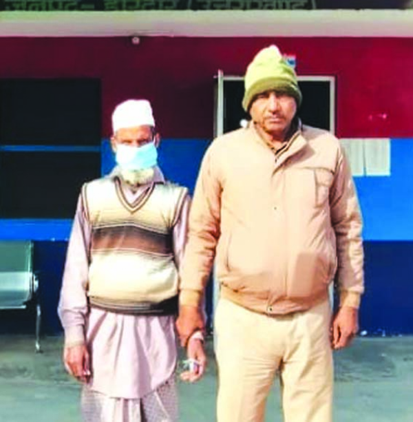 पुलिस गिरफ्त में आरोपित पुलिस गिरफ्त में आरोपित