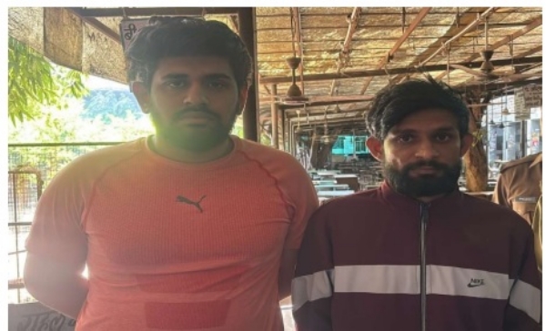 सीएसटी टीम ने किया दस -दस हजार रुपए के दो इनामी बदमाशों को गिरफ्तार सीएसटी टीम ने किया दस -दस हजार रुपए के दो इनामी बदमाशों को गिरफ्तार