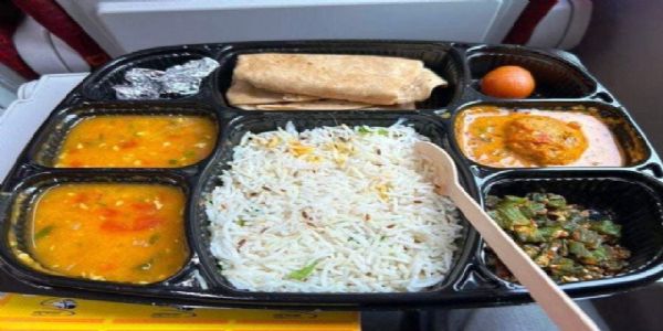 वंदेभारत ट्रेन में परोसा जाने वाला भोजन वंदेभारत ट्रेन में परोसा जाने वाला भोजन