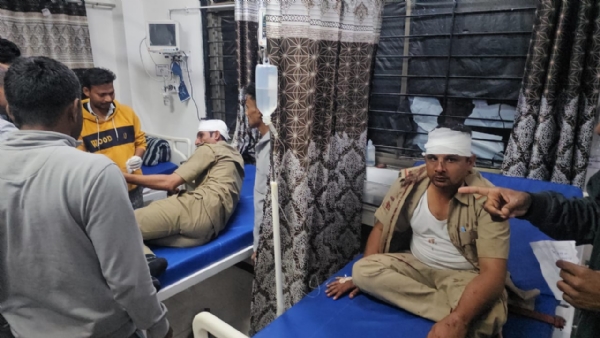 अंबाजी के पास आदिवासी गांवों में हिंसक झड़प, अंबाजी के पास आदिवासी गांवों में हिंसक झड़प,