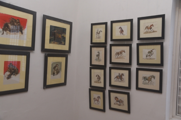 कैनवास पर घोड़े की शक्ति और शौर्य की गाथा साकार कैनवास पर घोड़े की शक्ति और शौर्य की गाथा साकार