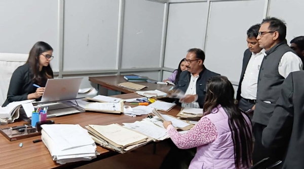 गुरुग्राम में राष्ट्रीय लोक अदालत में सुनवाई करते न्यायाधीश। गुरुग्राम में राष्ट्रीय लोक अदालत में सुनवाई करते न्यायाधीश।