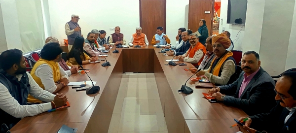 फोटो कैप्शनः 2 भाजपा प्रदेश कार्यालय में बैठक में मौजूद पदाधिकारी। फोटो कैप्शनः 2 भाजपा प्रदेश कार्यालय में बैठक में मौजूद पदाधिकारी।