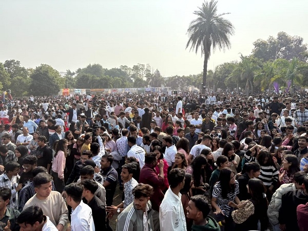 इंदौर में विश्व की सबसे बड़ी एलुमनी मीट, देशभर से जुटेंगे पूर्व छात्र इंदौर में विश्व की सबसे बड़ी एलुमनी मीट, देशभर से जुटेंगे पूर्व छात्र