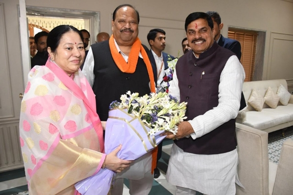 सरकार के दो वर्ष पूर्ण होने पर मुख्यमंत्री डॉ. मोहन यादव का मंत्री चैतन्य कुमार काश्यप ने किया अभिवादन सरकार के दो वर्ष पूर्ण होने पर मुख्यमंत्री डॉ. मोहन यादव का मंत्री चैतन्य कुमार काश्यप ने किया अभिवादन