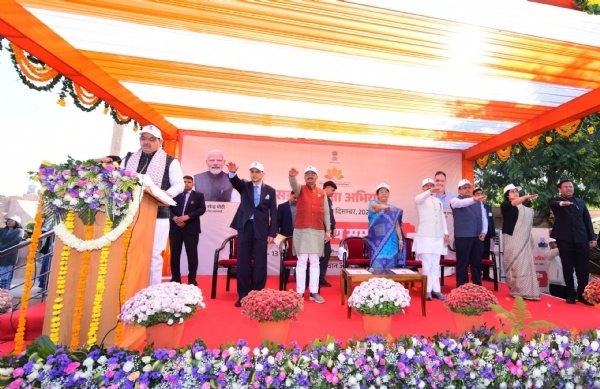 मुख्यमंत्री भजनलाल शर्मा ने सड़क सुरक्षा जन-जागृति रथों को दिखाई हरी झण्डी मुख्यमंत्री भजनलाल शर्मा ने सड़क सुरक्षा जन-जागृति रथों को दिखाई हरी झण्डी