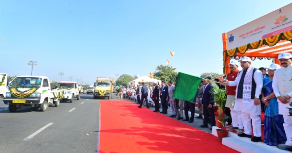 मुख्यमंत्री भजनलाल शर्मा ने सड़क सुरक्षा जन-जागृति रथों को दिखाई हरी झण्डी मुख्यमंत्री भजनलाल शर्मा ने सड़क सुरक्षा जन-जागृति रथों को दिखाई हरी झण्डी