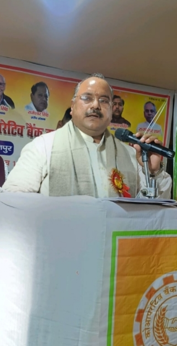 संघ प्रचारक मनोज उद्बोधन करते हुए संघ प्रचारक मनोज उद्बोधन करते हुए