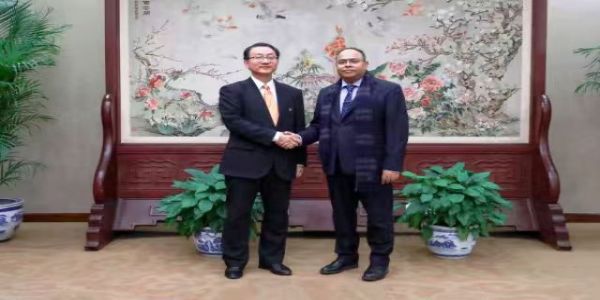 विदेश मंत्रालय में संयुक्त सचिव (पूर्वी एशिया) सुजीत घोष और चीनी विदेश मंत्रालय के एशियाई मामलों के विभाग के महानिदेशक लियू जिनसोंग विदेश मंत्रालय में संयुक्त सचिव (पूर्वी एशिया) सुजीत घोष और चीनी विदेश मंत्रालय के एशियाई मामलों के विभाग के महानिदेशक लियू जिनसोंग