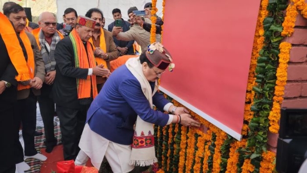 शिमला में भाजपा के प्रदेश कार्यालय का शिलान्यास करते भाजपा के राष्टीय अध्यक्ष जेपी नडडा शिमला में भाजपा के प्रदेश कार्यालय का शिलान्यास करते भाजपा के राष्टीय अध्यक्ष जेपी नडडा