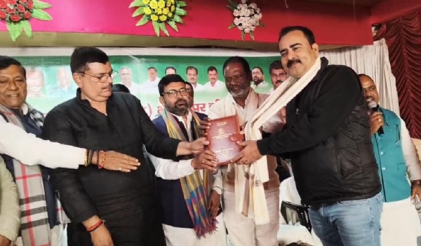 कार्यक्रम में शामिल जदयू नेता कार्यक्रम में शामिल जदयू नेता