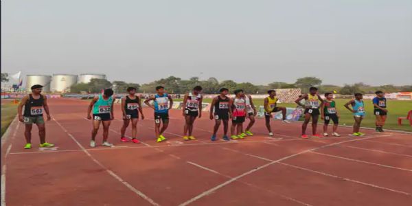 प्रतियोगिता में हिस्सा लेने वाले छात्र प्रतियोगिता में हिस्सा लेने वाले छात्र