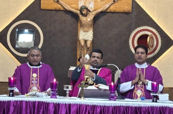 खुशियों के प्रतीक के रूप में मनाया तीसरा एडवेंट संडे, पापों से मुक्त होकर करें पश्चाताप खुशियों के प्रतीक के रूप में मनाया तीसरा एडवेंट संडे, पापों से मुक्त होकर करें पश्चाताप