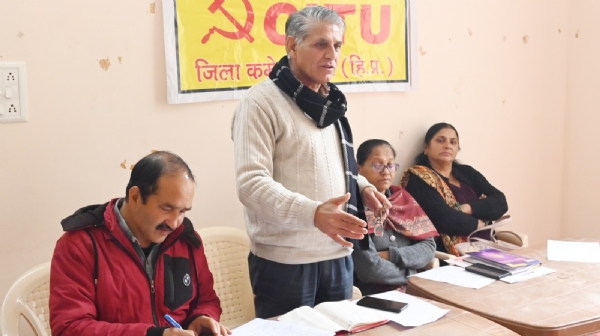 बैठक को संबोधित करते हुए सीटू के जिला प्रधान भूपेंद्र सिंह। बैठक को संबोधित करते हुए सीटू के जिला प्रधान भूपेंद्र सिंह।