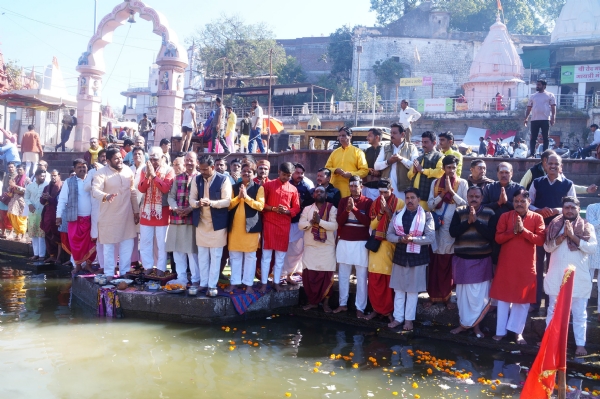 सिंहस्थ में 13 अखाड़ों के लिए 13 अलग-अलग स्थानों पर बनाए जाएं स्नान घाट....! सिंहस्थ में 13 अखाड़ों के लिए 13 अलग-अलग स्थानों पर बनाए जाएं स्नान घाट....!