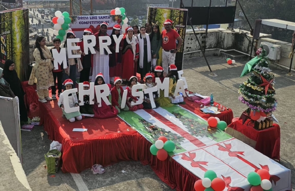 समारोह में जुटे बच्चे सहित अन्य समारोह में जुटे बच्चे सहित अन्य