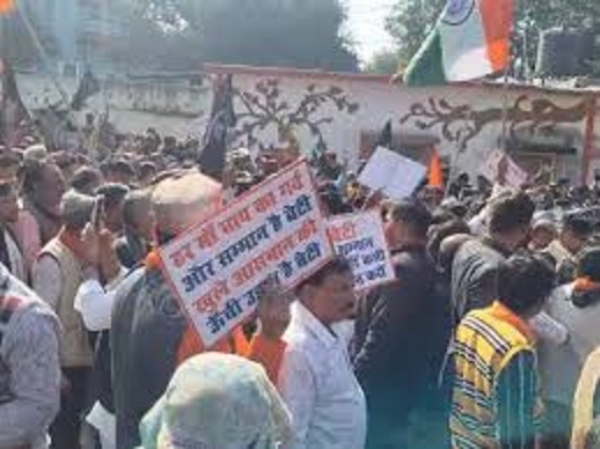 आईएएस संतोष वर्मा के खिलाफ सड़कों पर उतरा ब्राह्मण समाज आईएएस संतोष वर्मा के खिलाफ सड़कों पर उतरा ब्राह्मण समाज