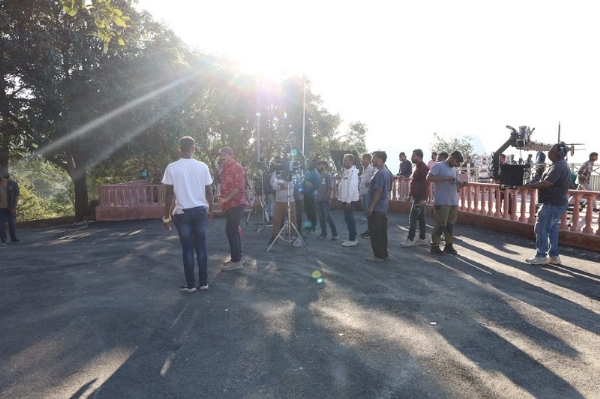 तामिया की वादियों में गूंज रहा है लाइट...कैमरा...एक्शन