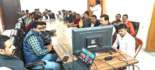 बीजेपी कार्यकर्ताओं ने देखा कार्यक्रम का सीधा प्रसारण बीजेपी कार्यकर्ताओं ने देखा कार्यक्रम का सीधा प्रसारण