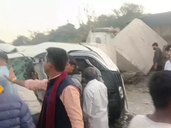 उदयपुर–पिंडवाड़ा नेशनल हाईवे पर 6 वाहनों की आपस में टक्कर, 4 की मौत उदयपुर–पिंडवाड़ा नेशनल हाईवे पर 6 वाहनों की आपस में टक्कर, 4 की मौत