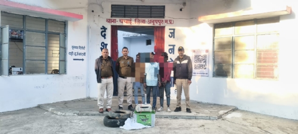 गिरफ्त में चोर गिरफ्त में चोर