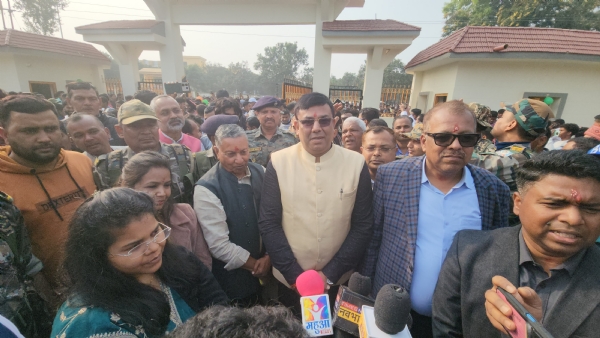 इको पार्क का उद्घाटन करते इको पार्क का उद्घाटन करते