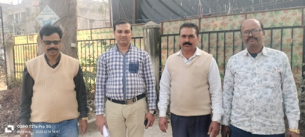 जानकारी देते लखन जानकारी देते लखन