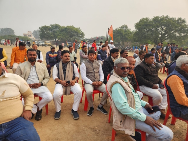 रणजीत पंडित इण्टर कालेज लोहगरा में आयोजित कार्यक्रम में विभाग प्रचारक का छाया चित्र