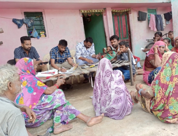 प्रशासन गांव की ओर प्रशासन गांव की ओर