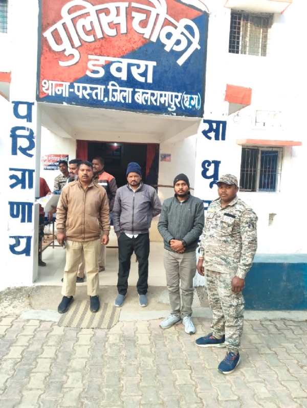 गिरफ्तार दोनों आरोपित। गिरफ्तार दोनों आरोपित।