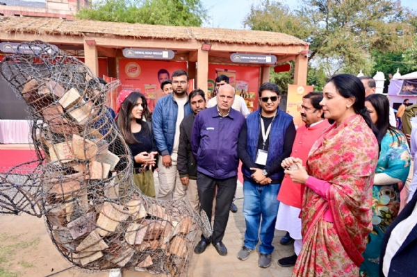 टाइगर फेस्टिवल:उपमुख्यमंत्री दीया कुमारी ने फोटो प्रदर्शनी का किया अवलोकन टाइगर फेस्टिवल:उपमुख्यमंत्री दीया कुमारी ने फोटो प्रदर्शनी का किया अवलोकन