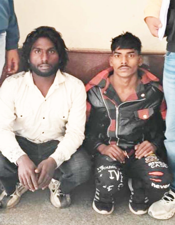 गुरुग्राम में स्कूल से बिजली चोरी के आरोपी में काबू किए गए दो आरोपी। गुरुग्राम में स्कूल से बिजली चोरी के आरोपी में काबू किए गए दो आरोपी।