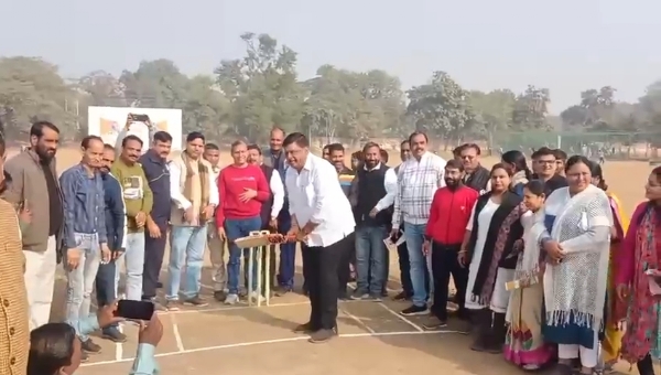 अलवर। प्रतियोगिता का शुभारम्भ करते वन मंत्री संजय शर्मा।