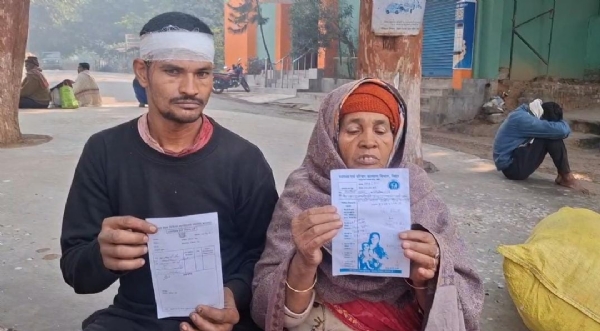 घायल मां और बेटा घायल मां और बेटा