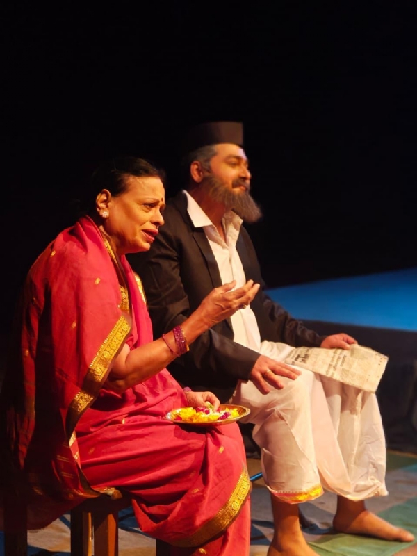 संघ गंगा के तीन भागीरथ का मंचन की कुछ झलकियां संघ गंगा के तीन भागीरथ का मंचन की कुछ झलकियां