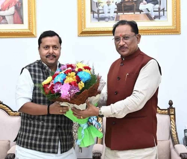 नितिन नबीन काे बधाई देते मुख्यमंत्री साय फाइल फाेटाे नितिन नबीन काे बधाई देते मुख्यमंत्री साय फाइल फाेटाे