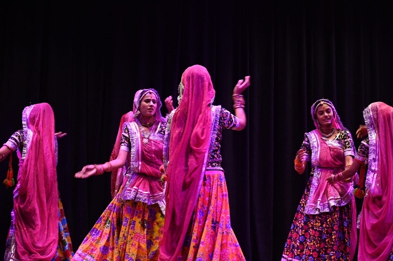 मध्य प्रदेश उत्सव में लोक नृत्यों की हुई मनमोहन प्रस्तुति मध्य प्रदेश उत्सव में लोक नृत्यों की हुई मनमोहन प्रस्तुति