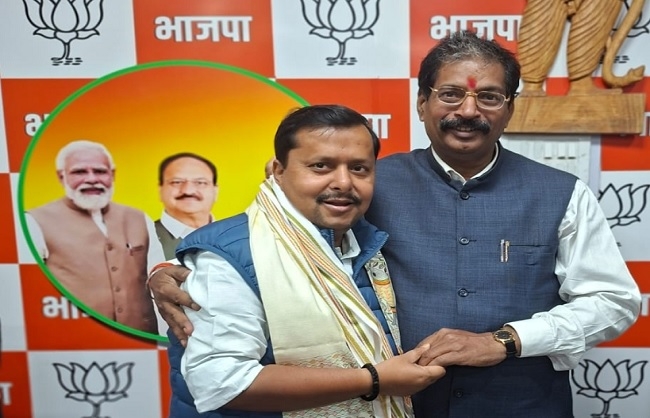 नितिन नबीन को भाजपा के राष्ट्रीय कार्यकारी अध्यक्ष नियुक्त होने पर बधाई देते दीपक अभिषेक नितिन नबीन को भाजपा के राष्ट्रीय कार्यकारी अध्यक्ष नियुक्त होने पर बधाई देते दीपक अभिषेक