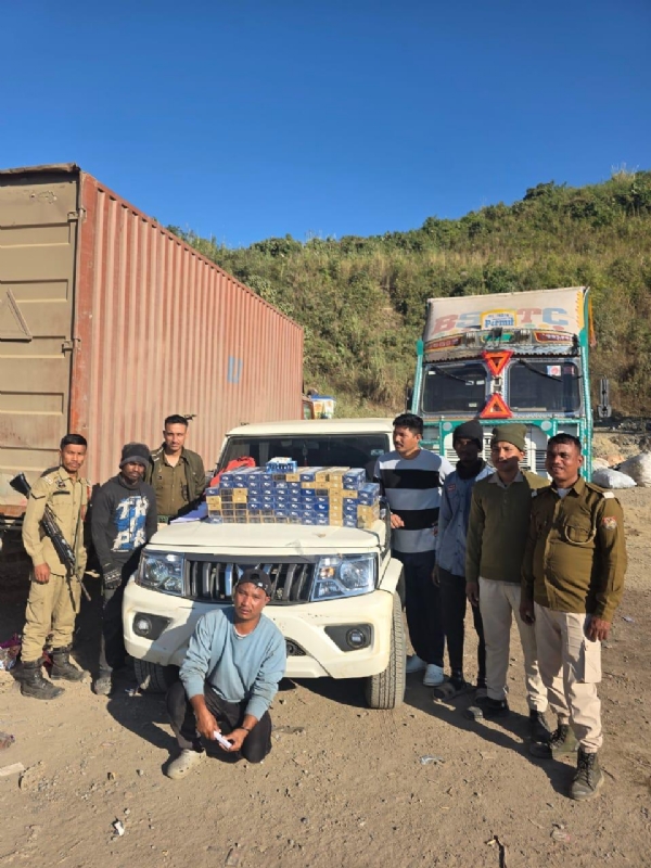 असम-मेघालय सीमा के दिगोरखाल चेकपोस्ट पर जब्त अवैध सिगरेट की तस्वीर। असम-मेघालय सीमा के दिगोरखाल चेकपोस्ट पर जब्त अवैध सिगरेट की तस्वीर।