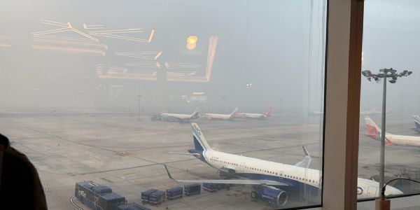 नई दिल्ली के इंदिरा गांधी अंतरराष्ट्रीय हवाई अड्डे में रविवार सुबह पौने आठ बजे टर्मिनल-1 पर दृश्यता ठीक-ठाक रही। फोटो - हिन्दुस्थान समाचार / मुकुंद नई दिल्ली के इंदिरा गांधी अंतरराष्ट्रीय हवाई अड्डे में रविवार सुबह पौने आठ बजे टर्मिनल-1 पर दृश्यता ठीक-ठाक रही। फोटो - हिन्दुस्थान समाचार / मुकुंद