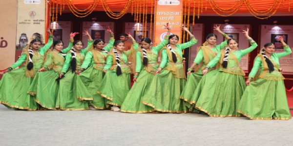 काशी तमिल संगमम: सांस्कृतिक निशा में कजरी नृत्य की छटा बिखरी, दर्शकों ने सराहा